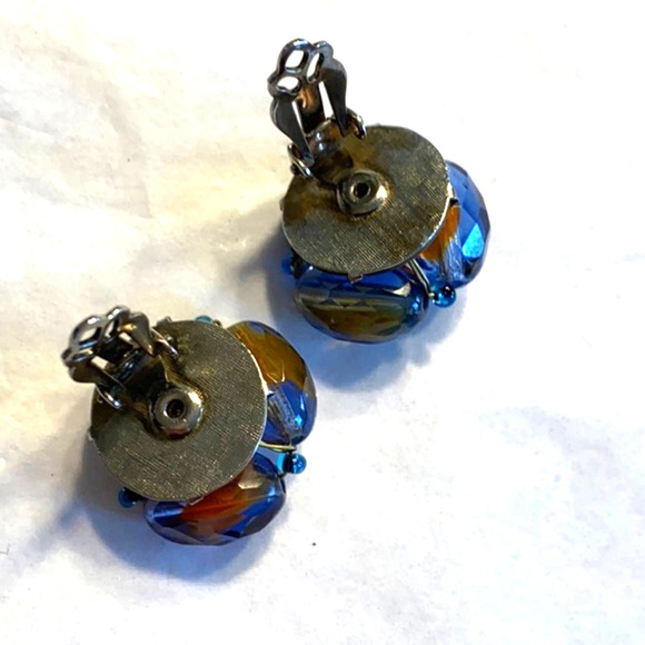 Mid century beaded clip on earrings blue stones & gold faceted glass beads - Picture 3 of 4